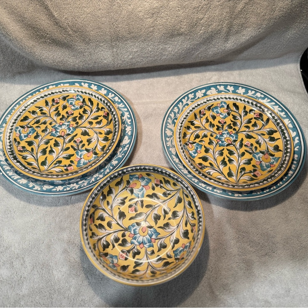 New Pottery Barn Ava Floral Stoneware Bowl Set, S/4, Yellow - Picture 7 of 7